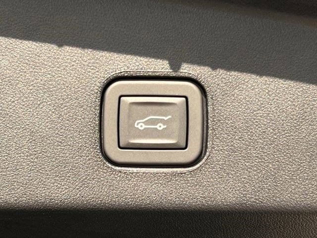 New 2026 Cadillac Lyriq V AWD/4WD image 23