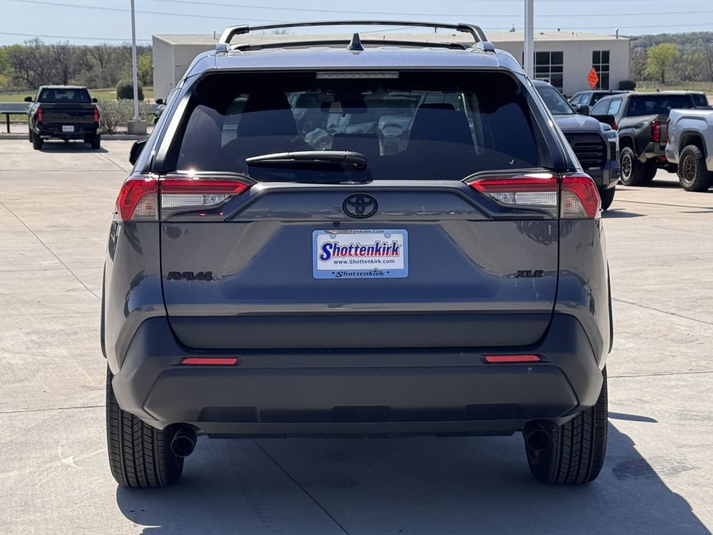 Used 2025 Toyota RAV4 XLE Premium FWD image 5
