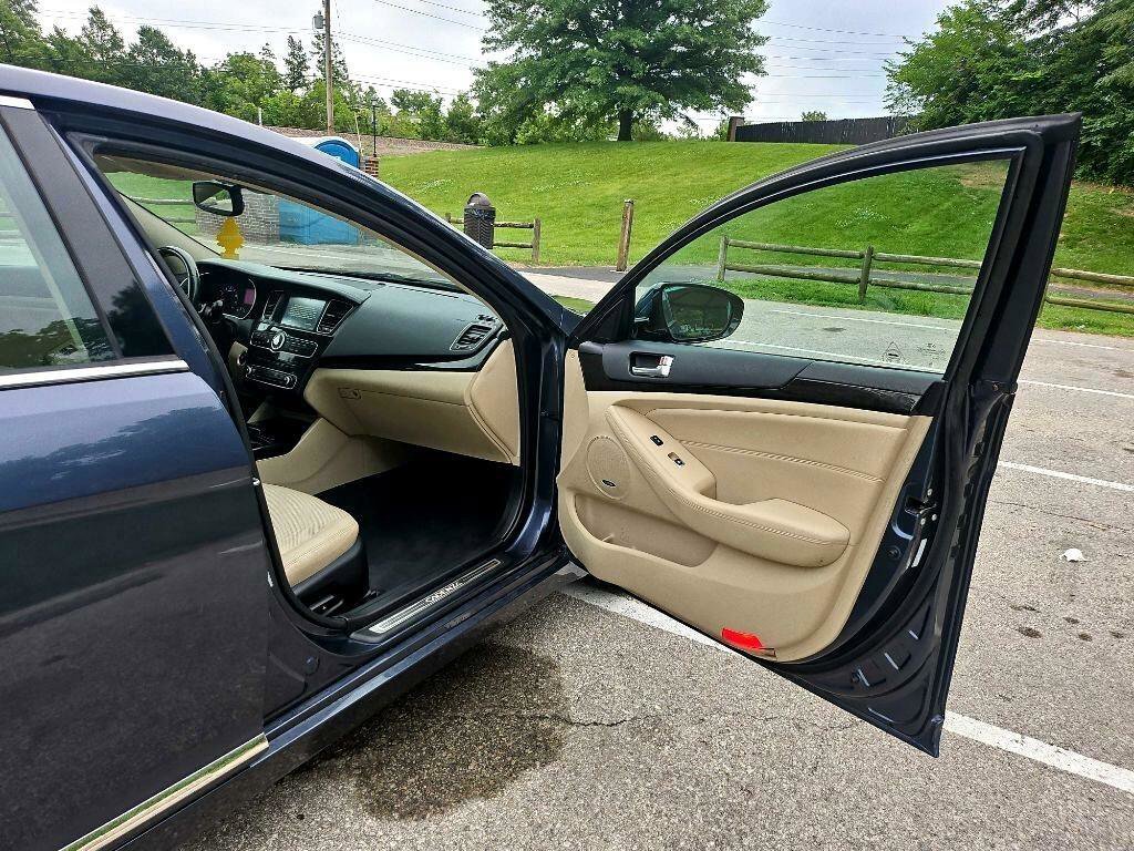 Used 2014 Kia Cadenza Premium FWD image 17