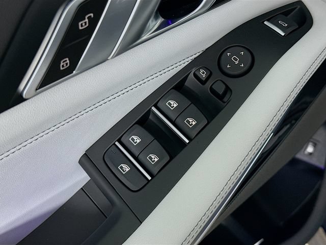 Used 2026 BMW X5 xDrive50e w/ M Sport Package AWD/4WD image 18