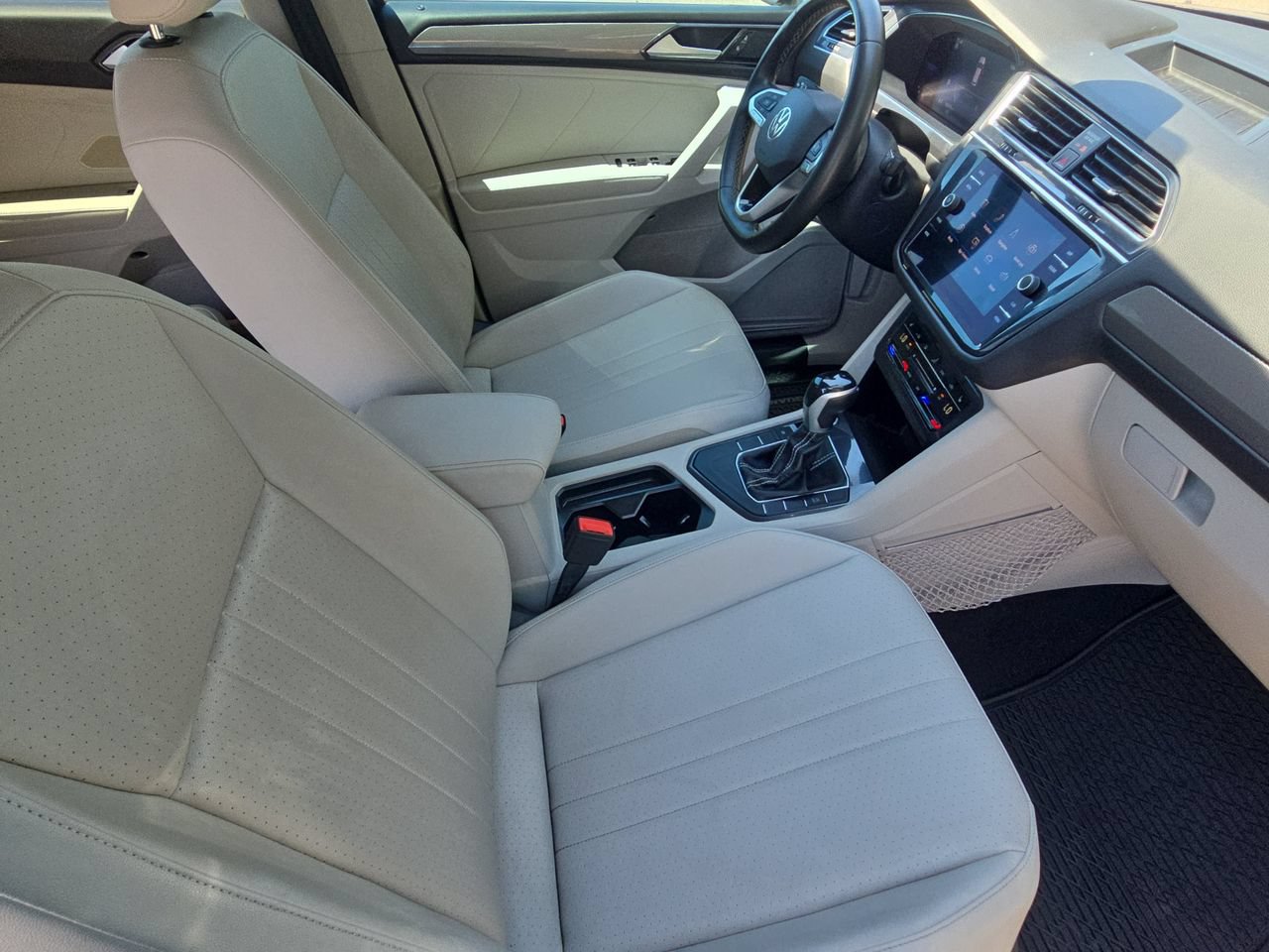Used 2022 Volkswagen Tiguan SE FWD image 10