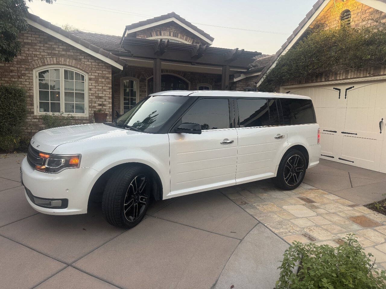 Used 2015 Ford Flex Limited w/ Equipment Group 301A FWD image 1