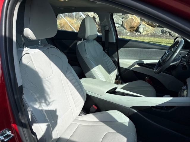 Used 2021 Hyundai Elantra Limited image 13