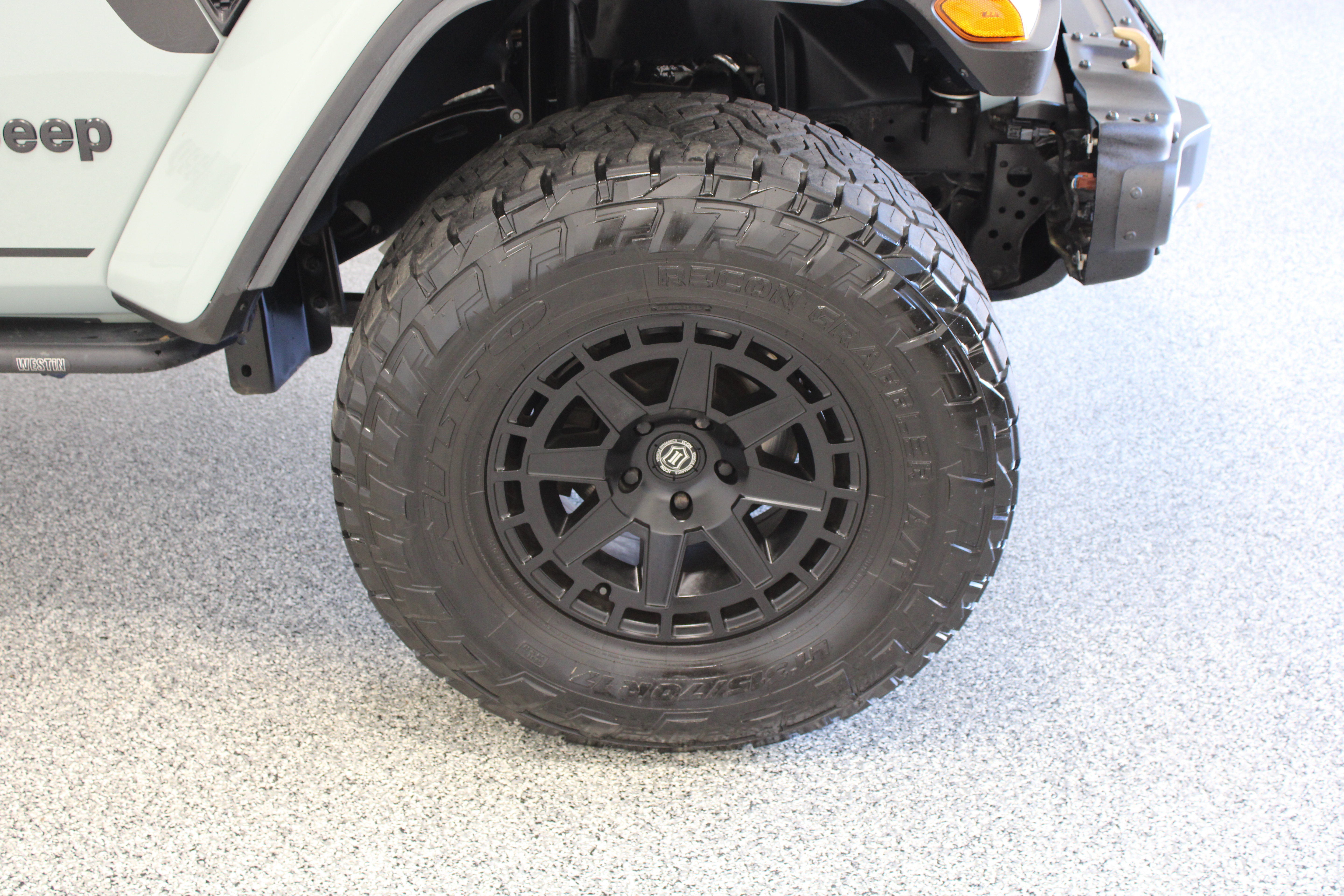 Used 2023 Jeep Wrangler Unlimited Rubicon 392 w/ Trailer Tow Package AWD/4WD image 5