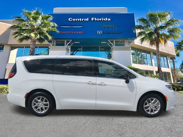 New 2026 Chrysler Pacifica Select FWD image 4