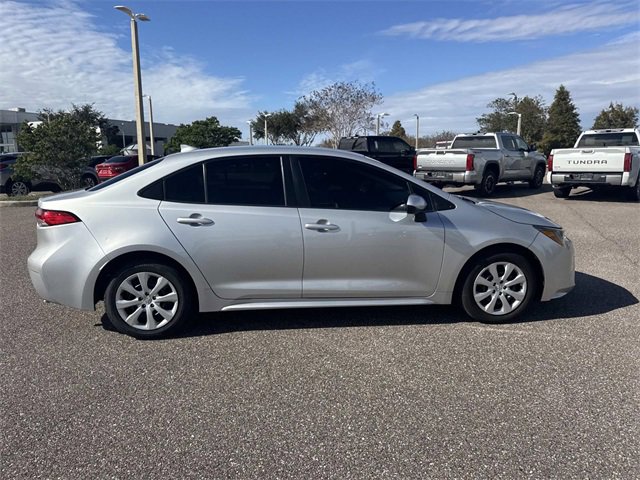 Used 2022 Toyota Corolla LE image 2