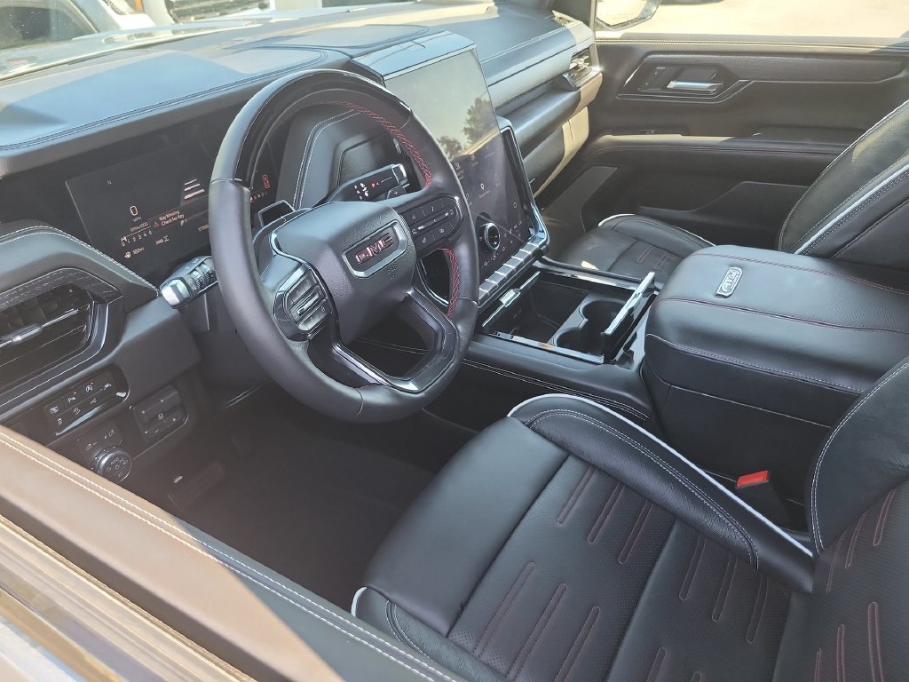 Certified 2025 GMC Yukon XL AT4 Ultimate AWD/4WD image 10