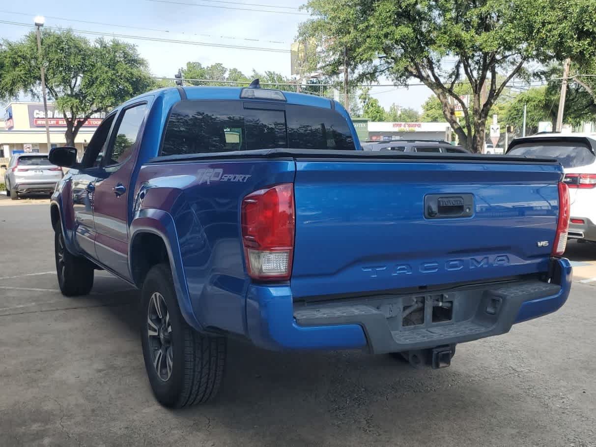 Used 2017 Toyota Tacoma TRD Sport w/ Tow Package RWD image 4