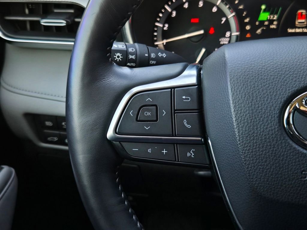 Used 2021 Toyota Highlander Platinum image 27