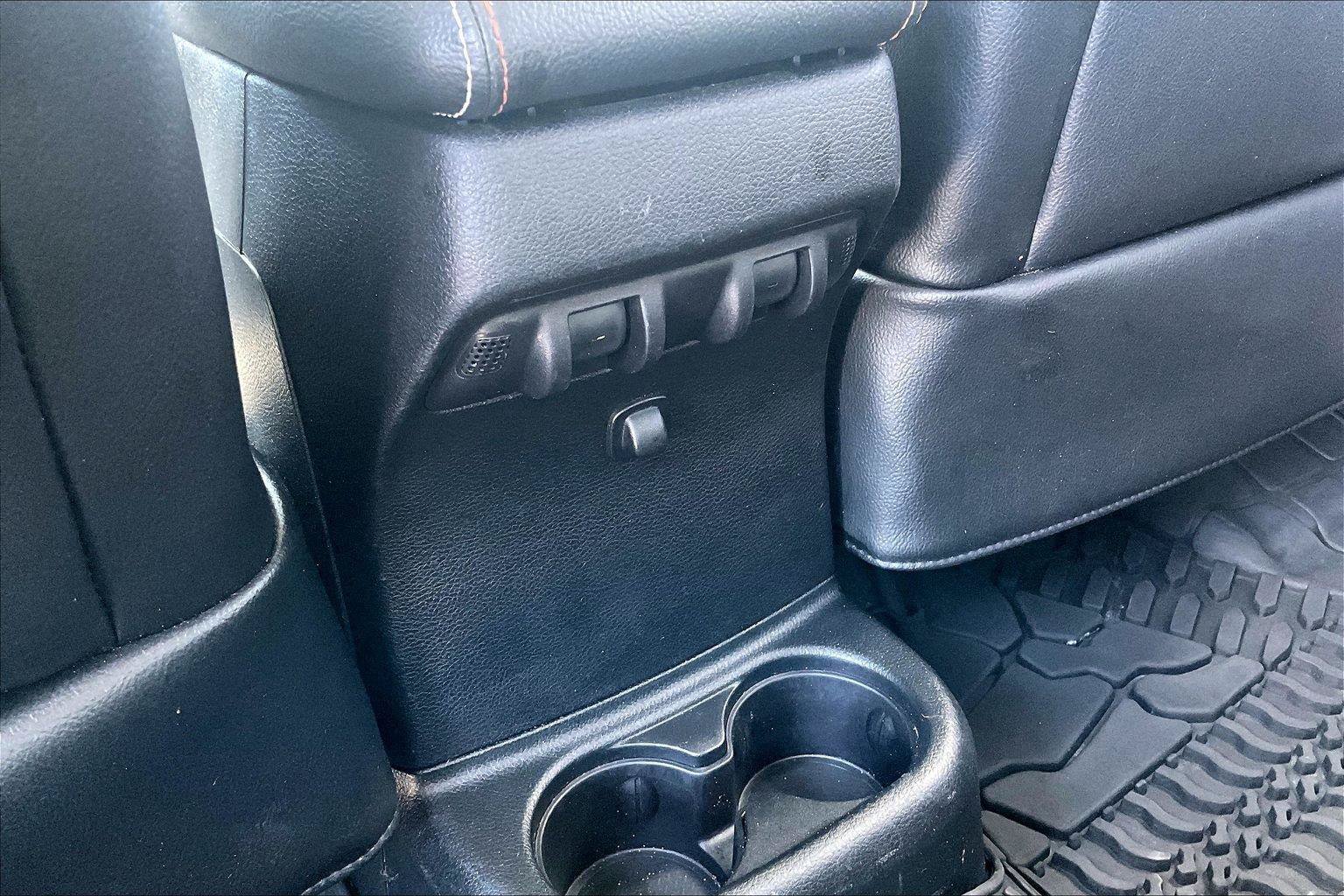Used 2016 Jeep Wrangler Unlimited Sahara AWD/4WD image 32