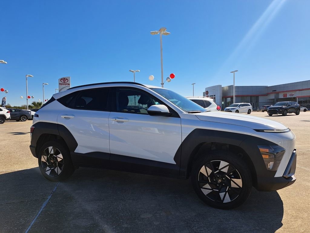 Used 2025 Hyundai Kona SEL image 2