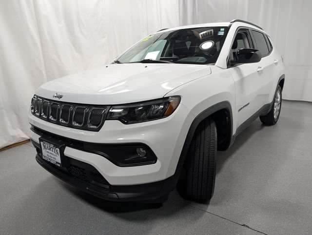 Used 2022 Jeep Compass Latitude w/ Sun and Sound Group AWD/4WD image 6