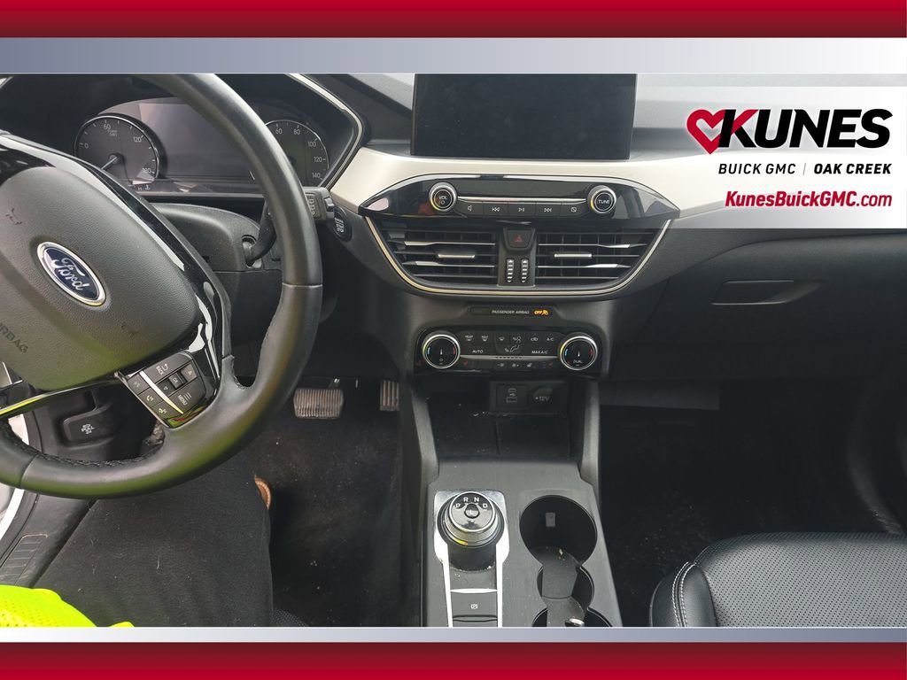 Used 2022 Ford Escape SEL image 11