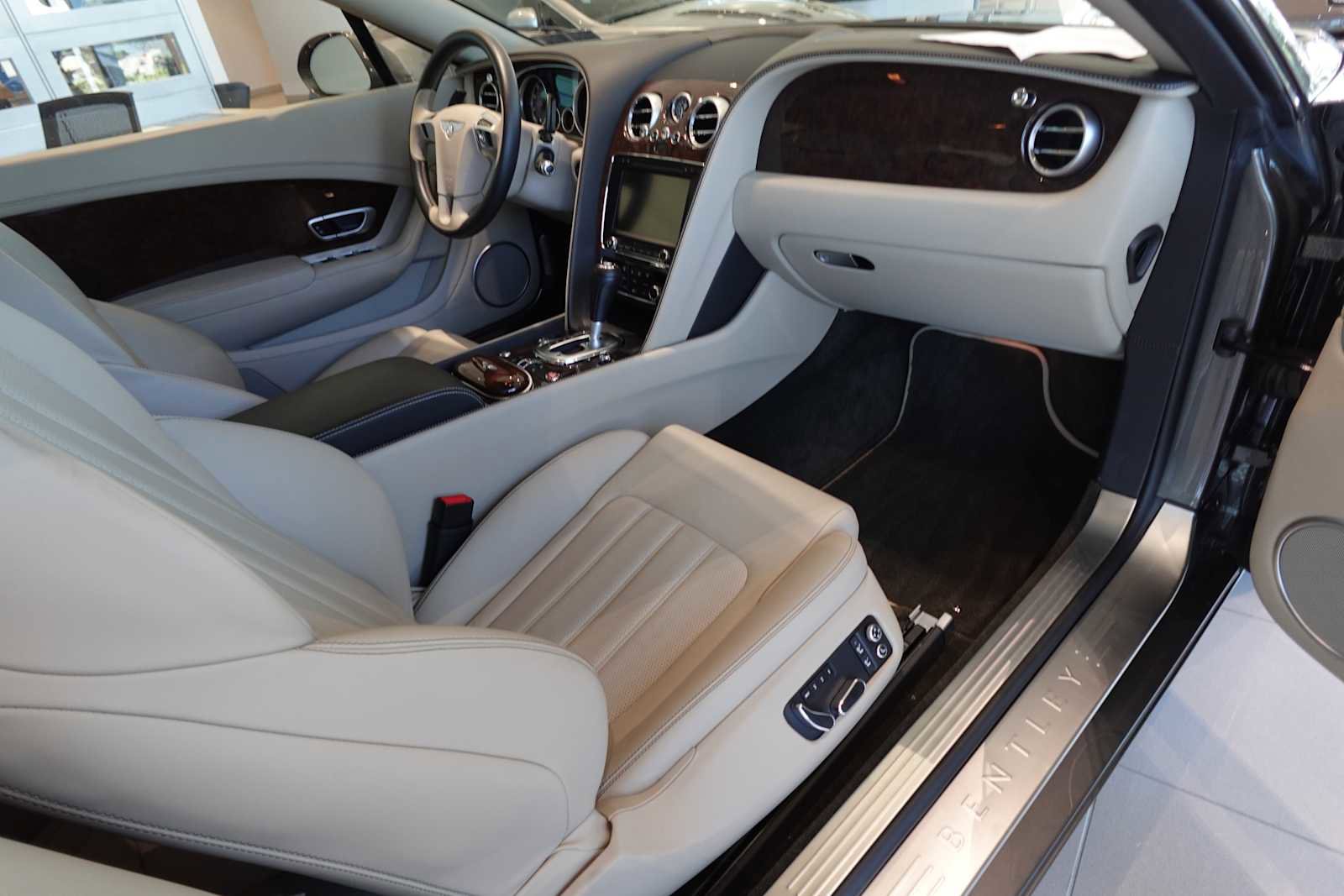 Used 2014 Bentley Continental GT image 40