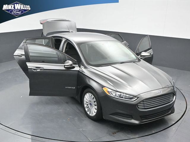 Used 2016 Ford Fusion SE image 25