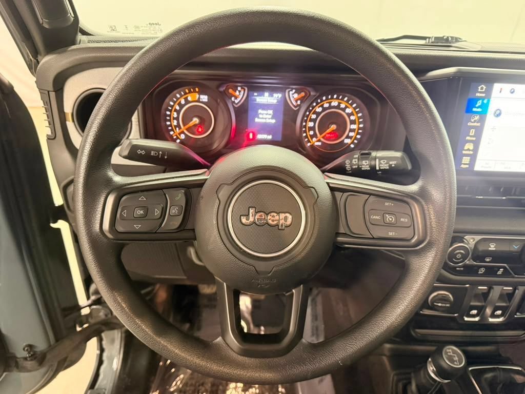Used 2025 Jeep Wrangler Sport AWD/4WD image 22