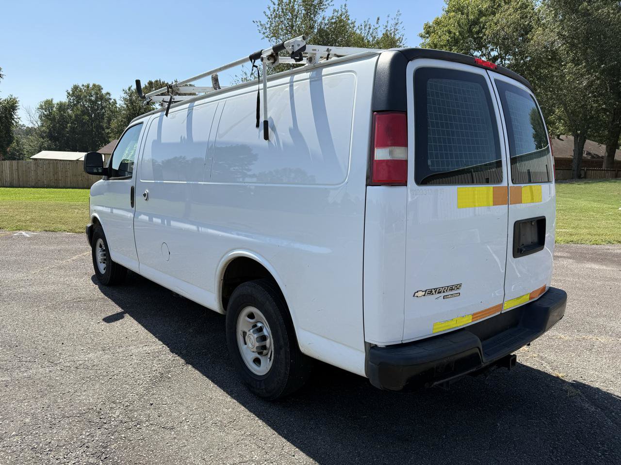 Used 2015 Chevrolet Express 2500 RWD image 3