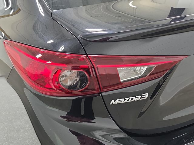 Used 2018 MAZDA MAZDA3 Touring FWD image 32