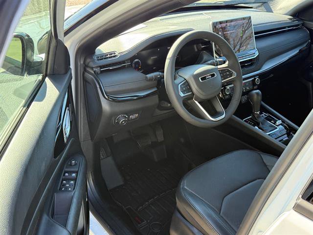 Used 2025 Jeep Compass Limited w/ High Altitude Package image 9