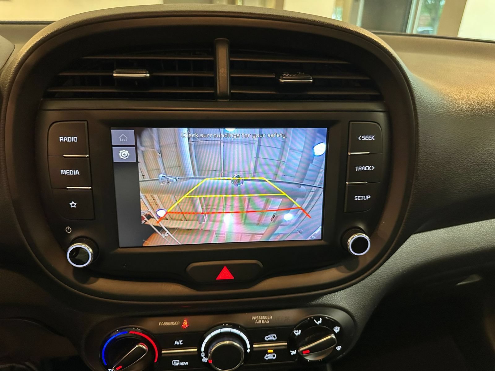 Used 2025 Kia Soul LX w/ LX Technology Package FWD image 23