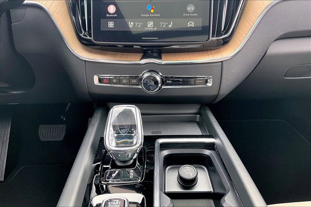 New 2026 Volvo XC60 B5 Plus w/ Protection Package Premier AWD/4WD image 33