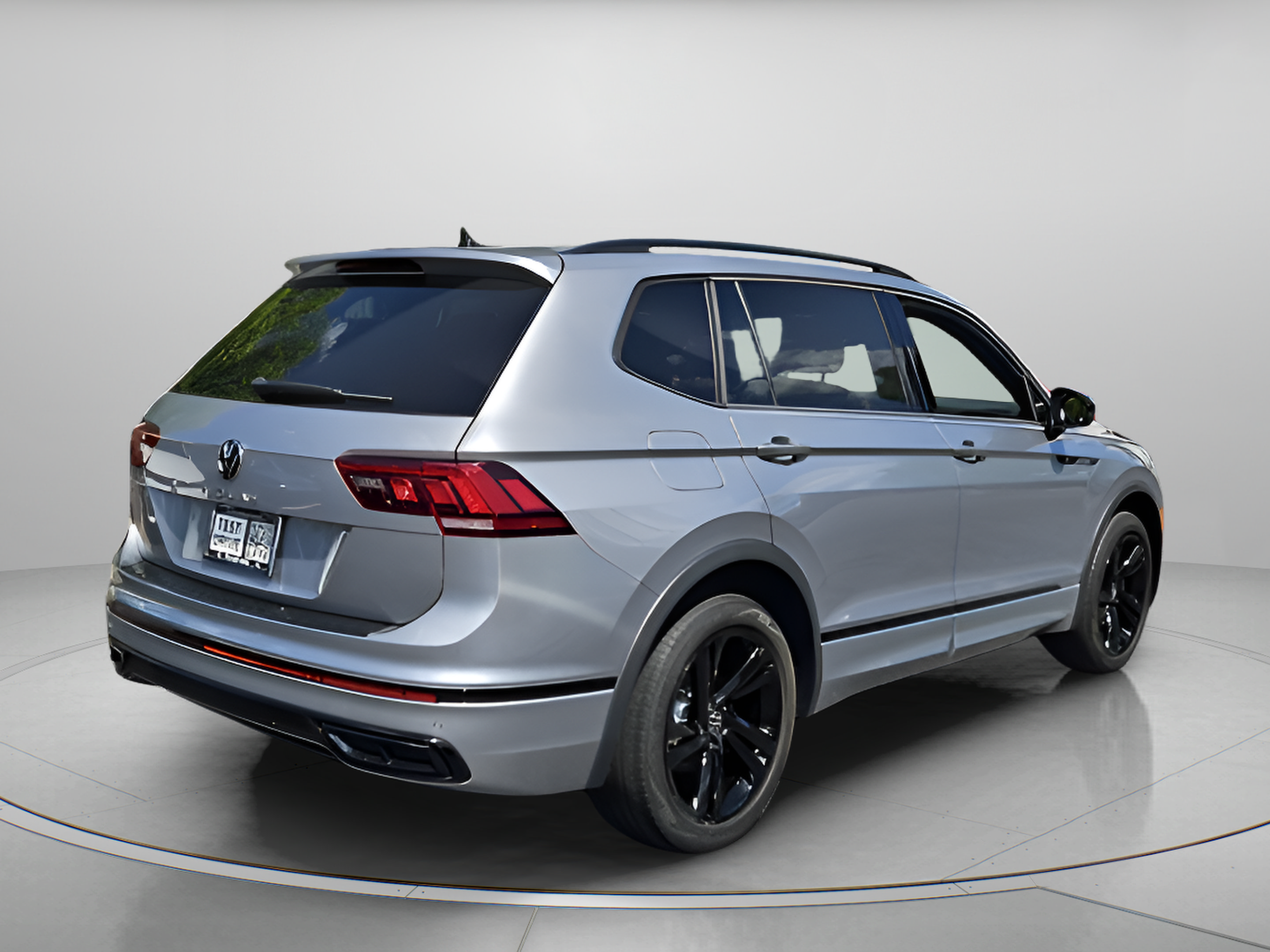 Certified 2023 Volkswagen Tiguan SE R-Line FWD image 5