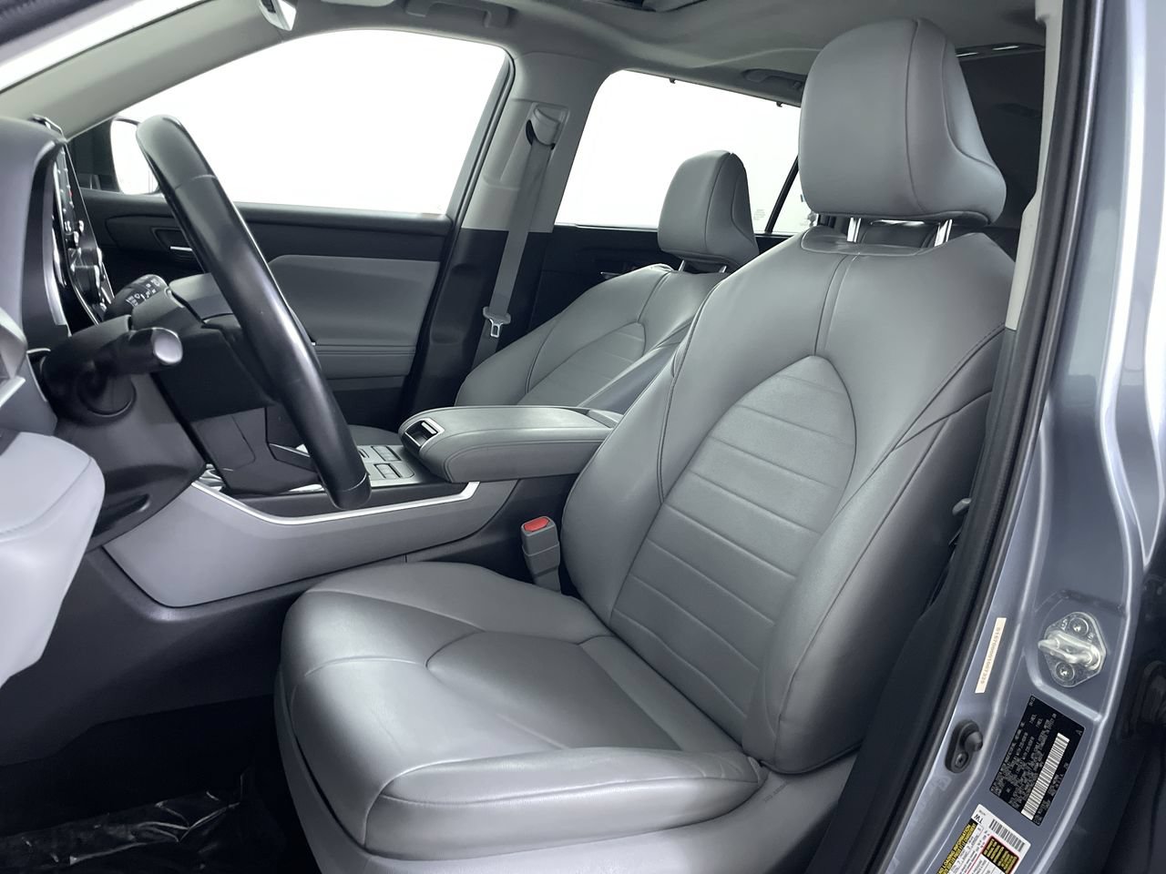 Used 2022 Toyota Highlander XLE AWD/4WD image 12