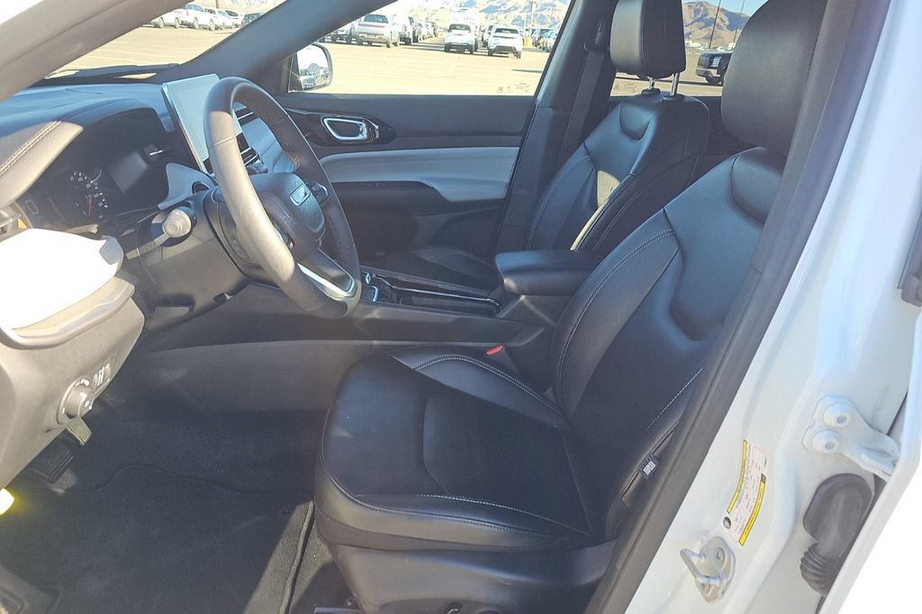 Used 2025 Jeep Compass Limited AWD/4WD image 2