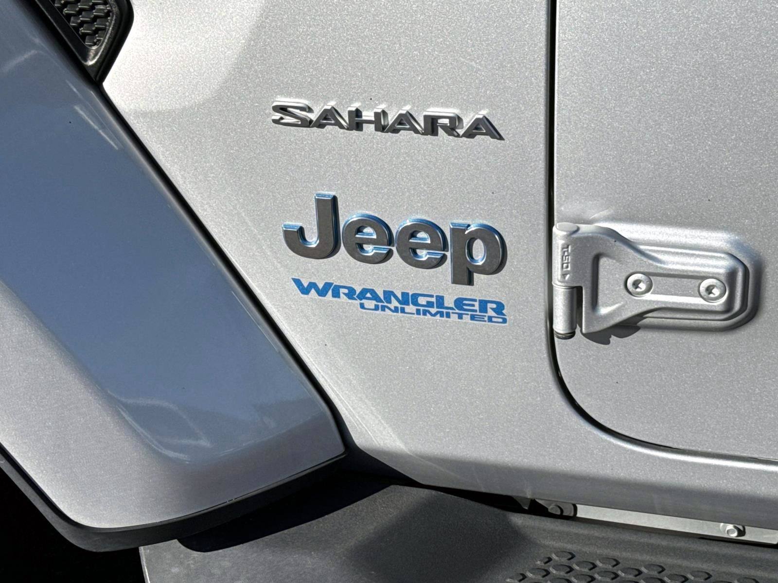 Used 2022 Jeep Wrangler Unlimited Sahara w/ Cold Weather Group image 6