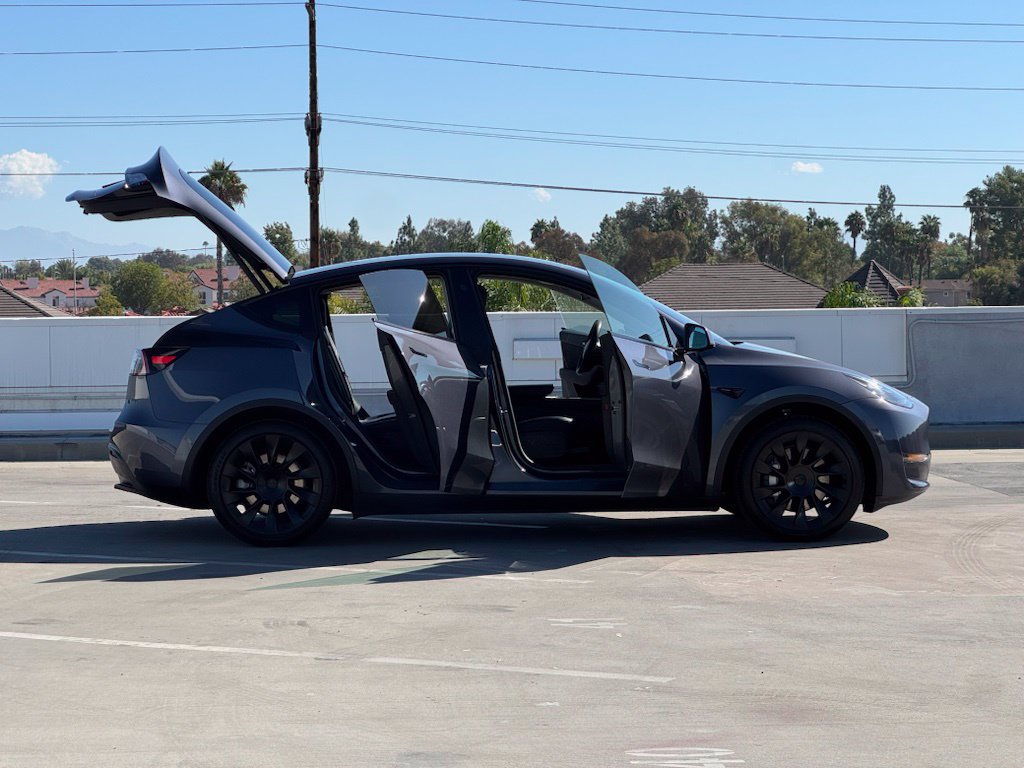 Used 2023 Tesla Model Y Long Range AWD/4WD image 30
