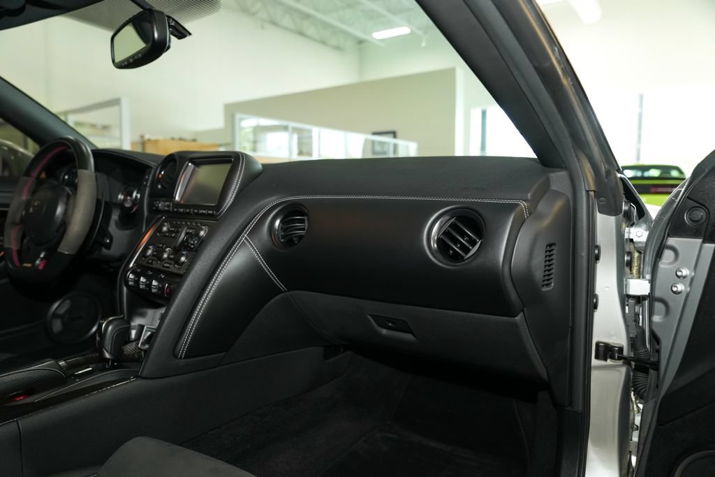 Used 2016 Nissan GT-R Premium AWD/4WD image 59