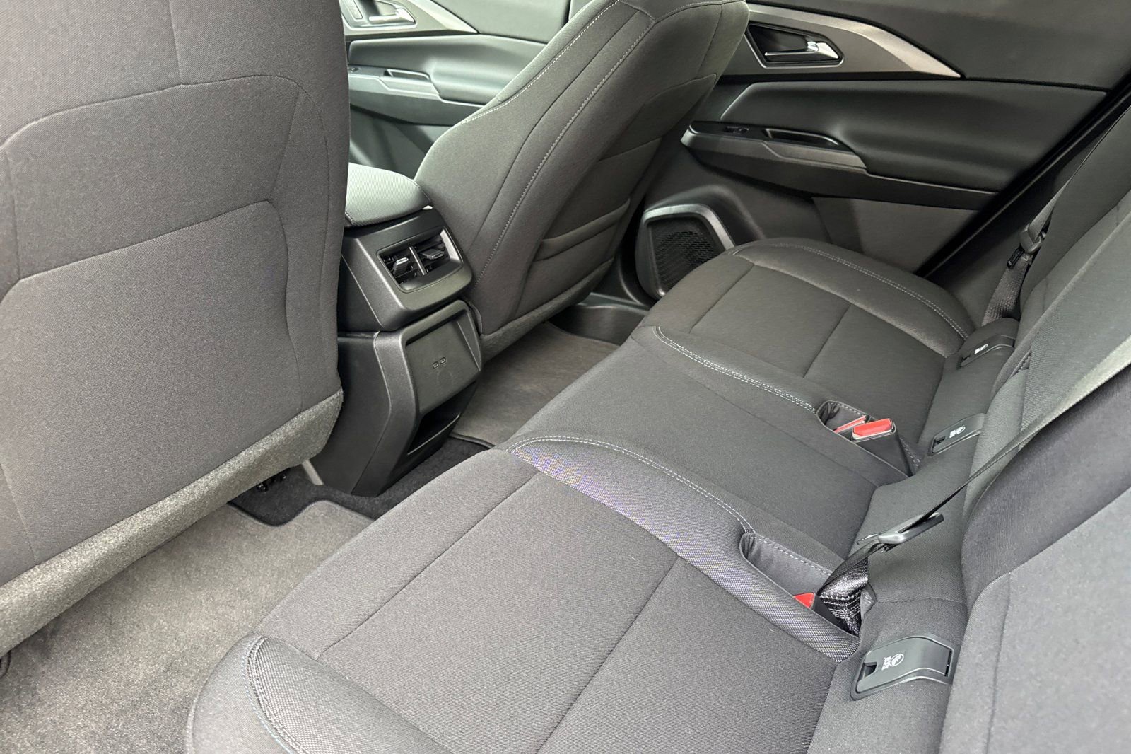 New 2026 Chevrolet Equinox EV LT image 11