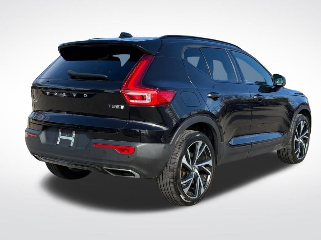 Used 2020 Volvo XC40 T5 R-Design w/ Protection Package Premier image 3