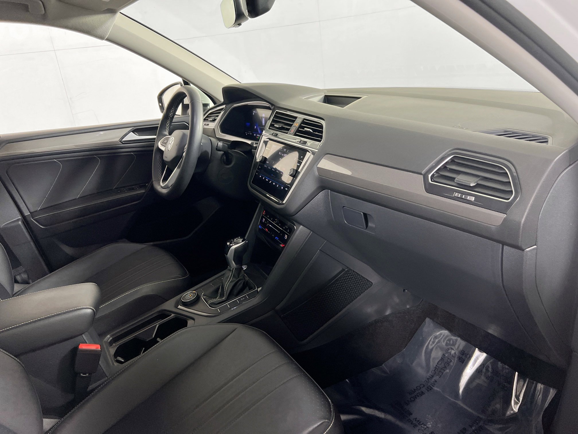 Used 2022 Volkswagen Tiguan SE AWD/4WD image 26