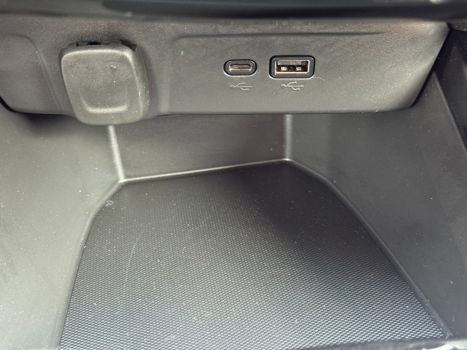 Used 2025 Chevrolet Trax RS FWD image 26