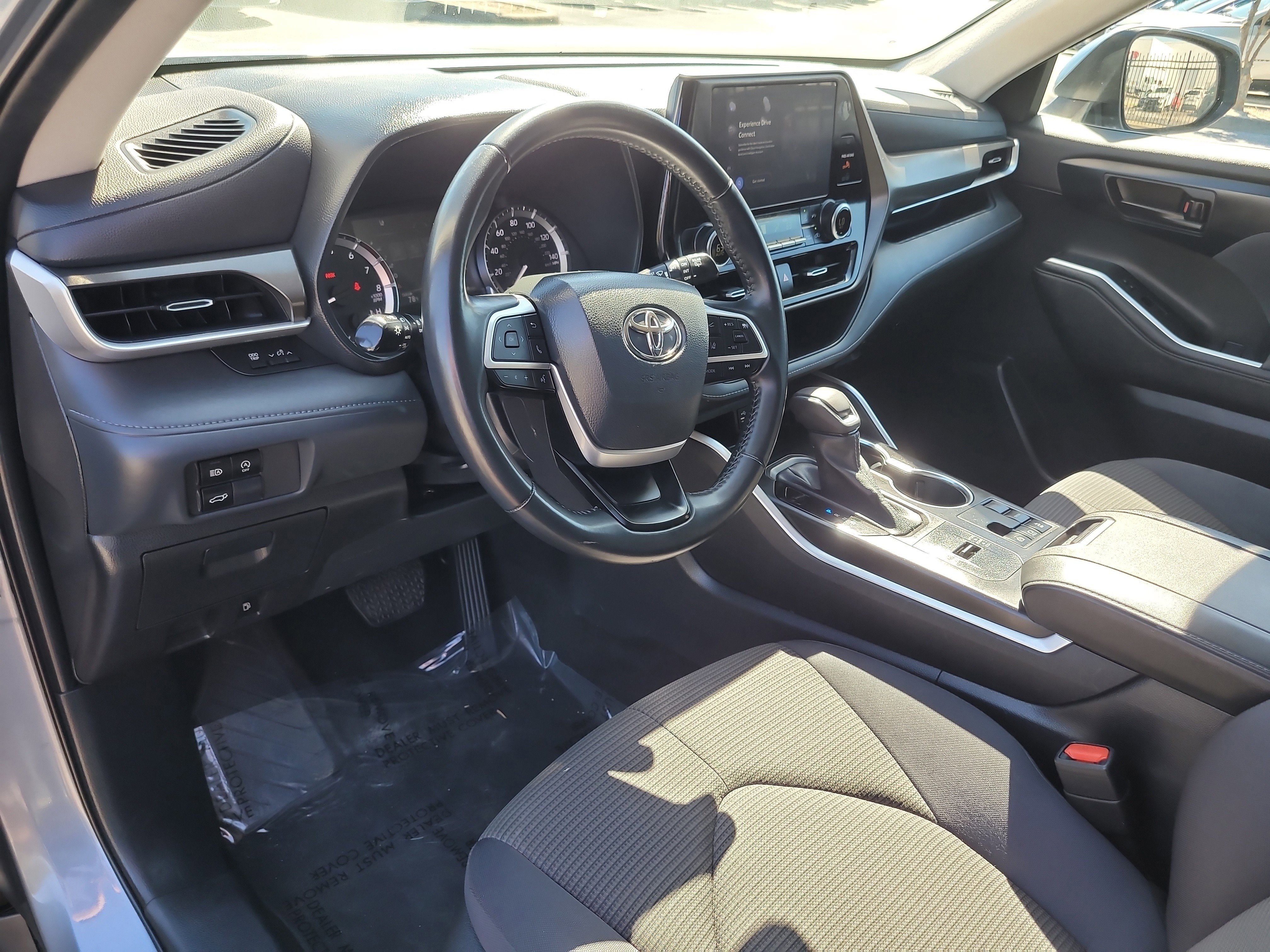 Used 2023 Toyota Highlander LE image 21