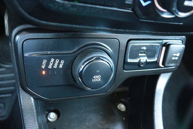 Used 2023 Jeep Renegade Latitude image 16