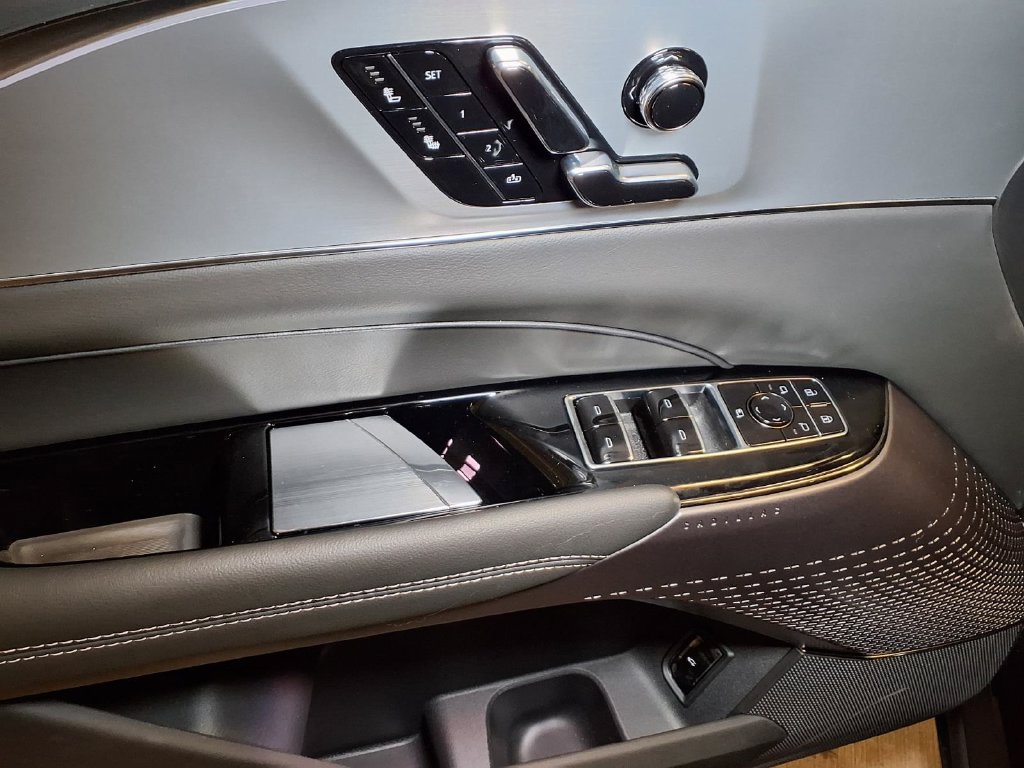 New 2027 Cadillac Lyriq Sport AWD/4WD image 16