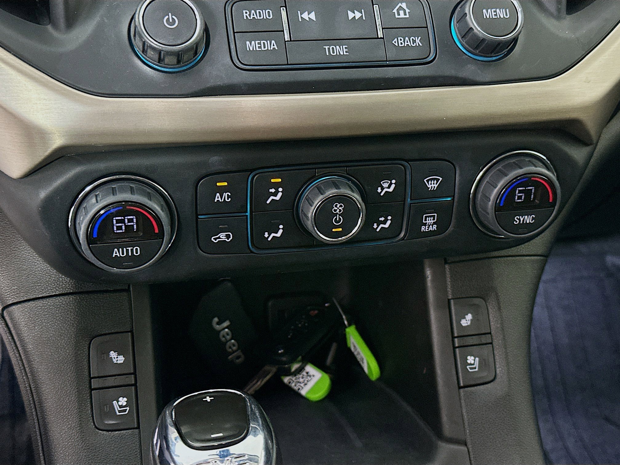 Used 2019 GMC Acadia Denali w/ Technology Package FWD image 23