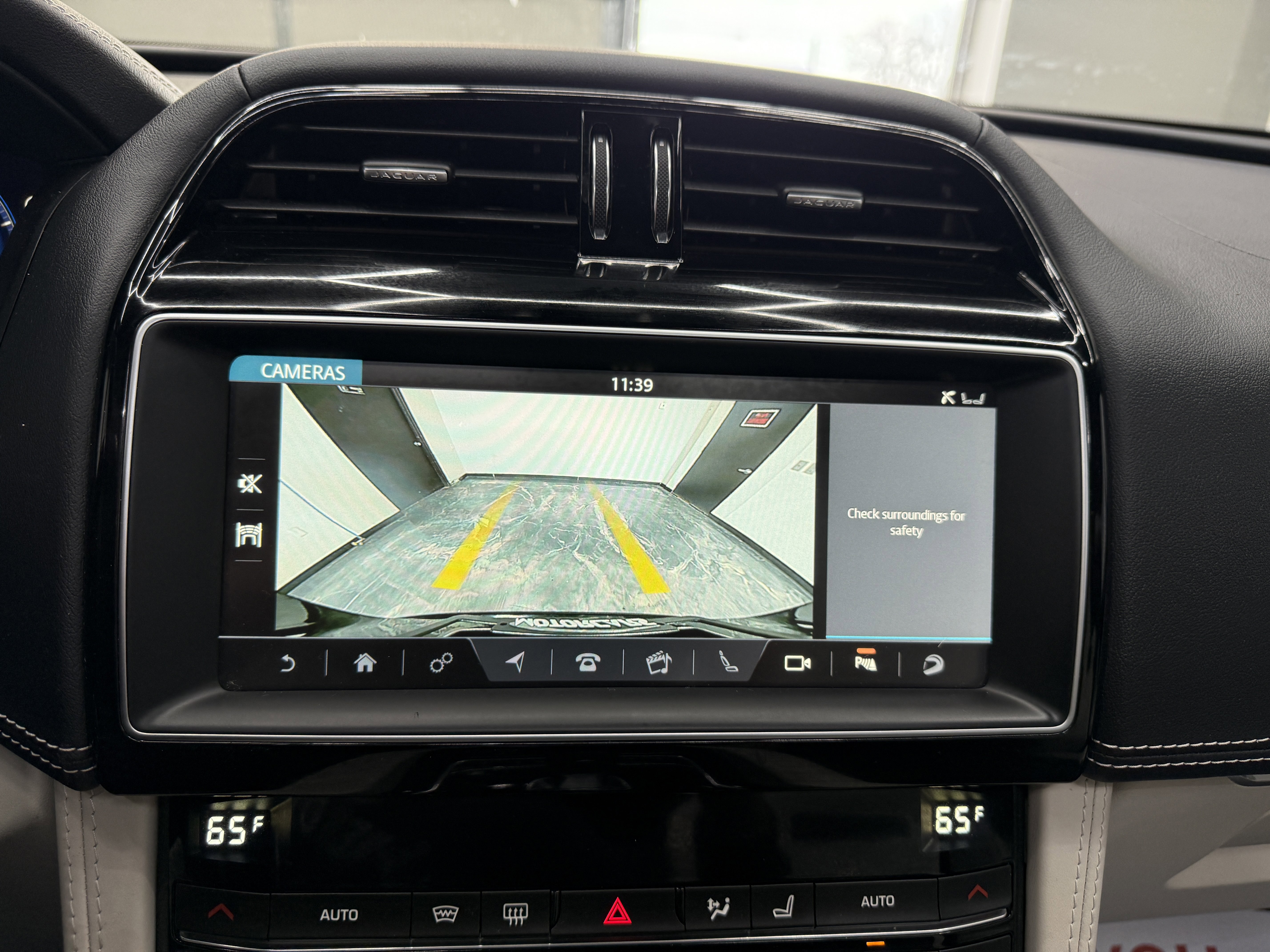 Used 2020 Jaguar F-PACE SVR image 20