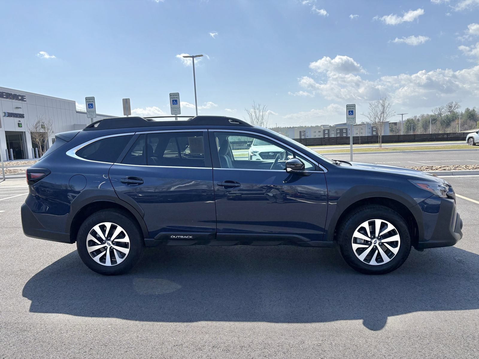Used 2025 Subaru Outback Premium AWD/4WD image 7