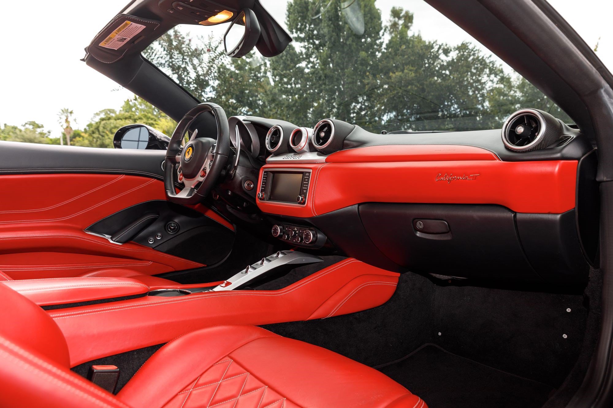 Used 2017 Ferrari California T RWD image 15