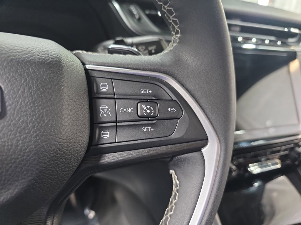 Used 2023 Jeep Grand Cherokee Laredo image 17