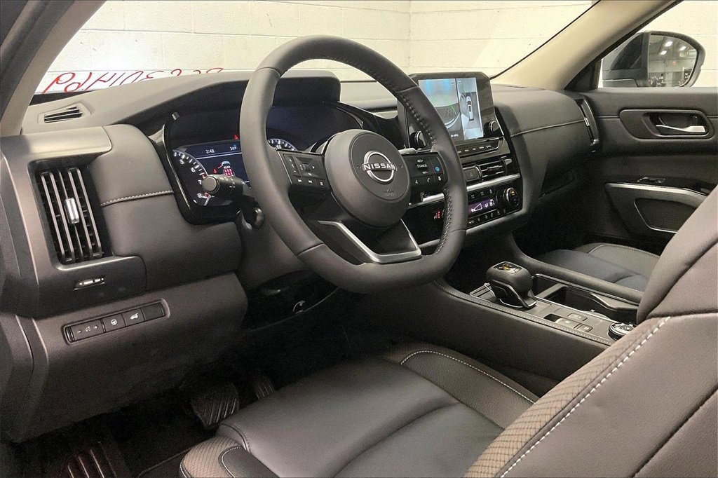 Certified 2025 Nissan Pathfinder SL image 13