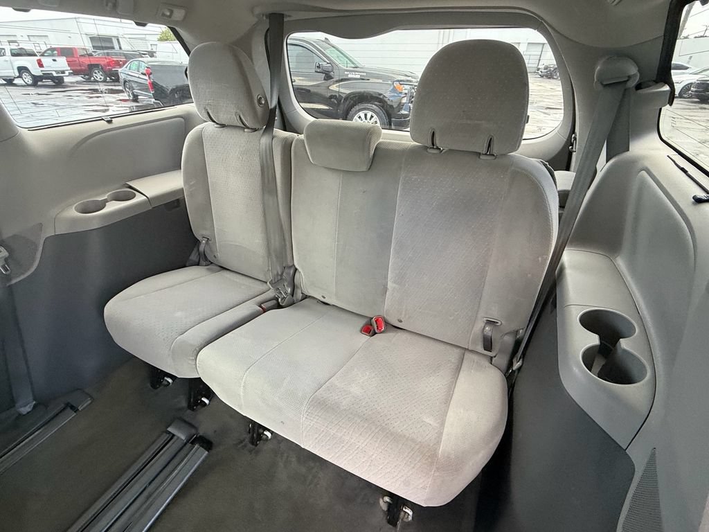 Used 2015 Toyota Sienna LE FWD image 6