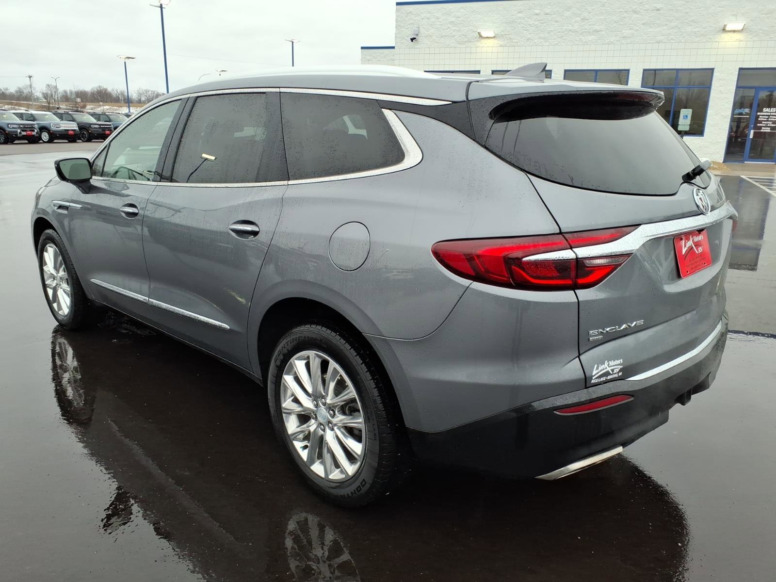 Used 2021 Buick Enclave Essence w/ Sound and Sites Package image 3