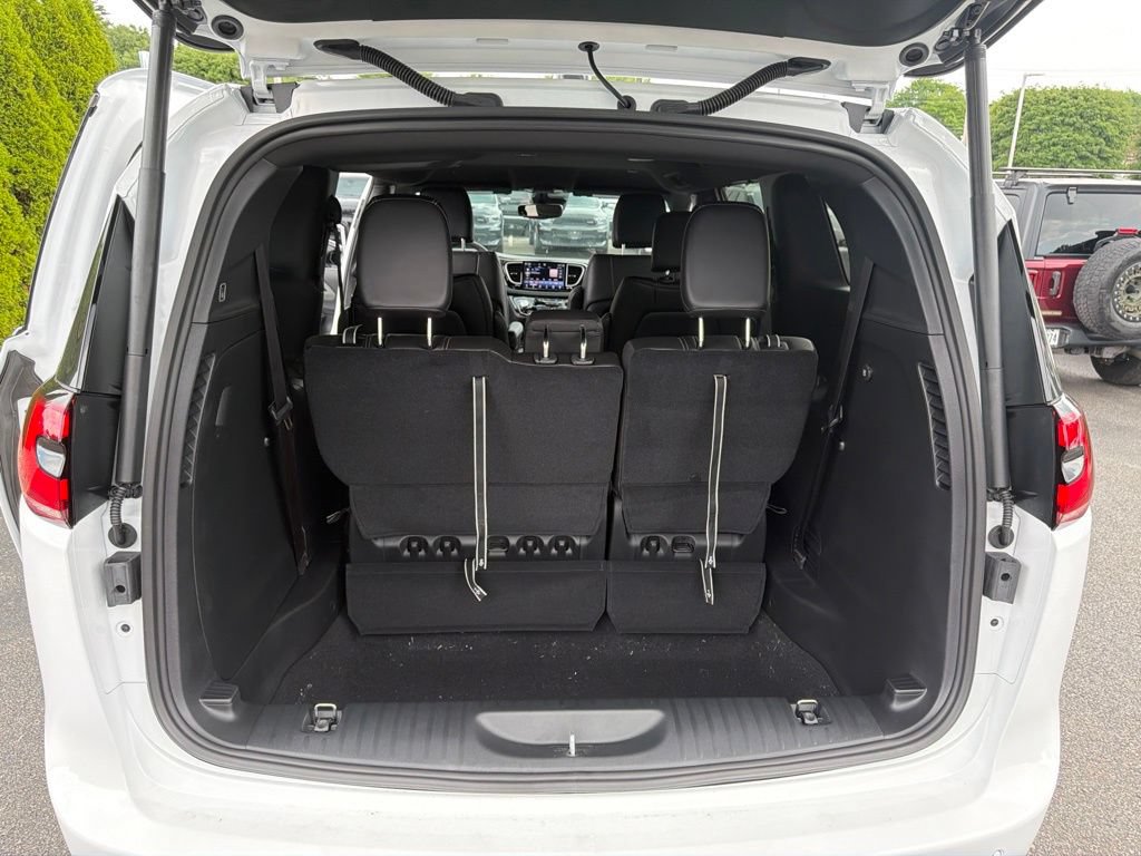 New 2027 Chrysler Pacifica Select AWD/4WD image 19