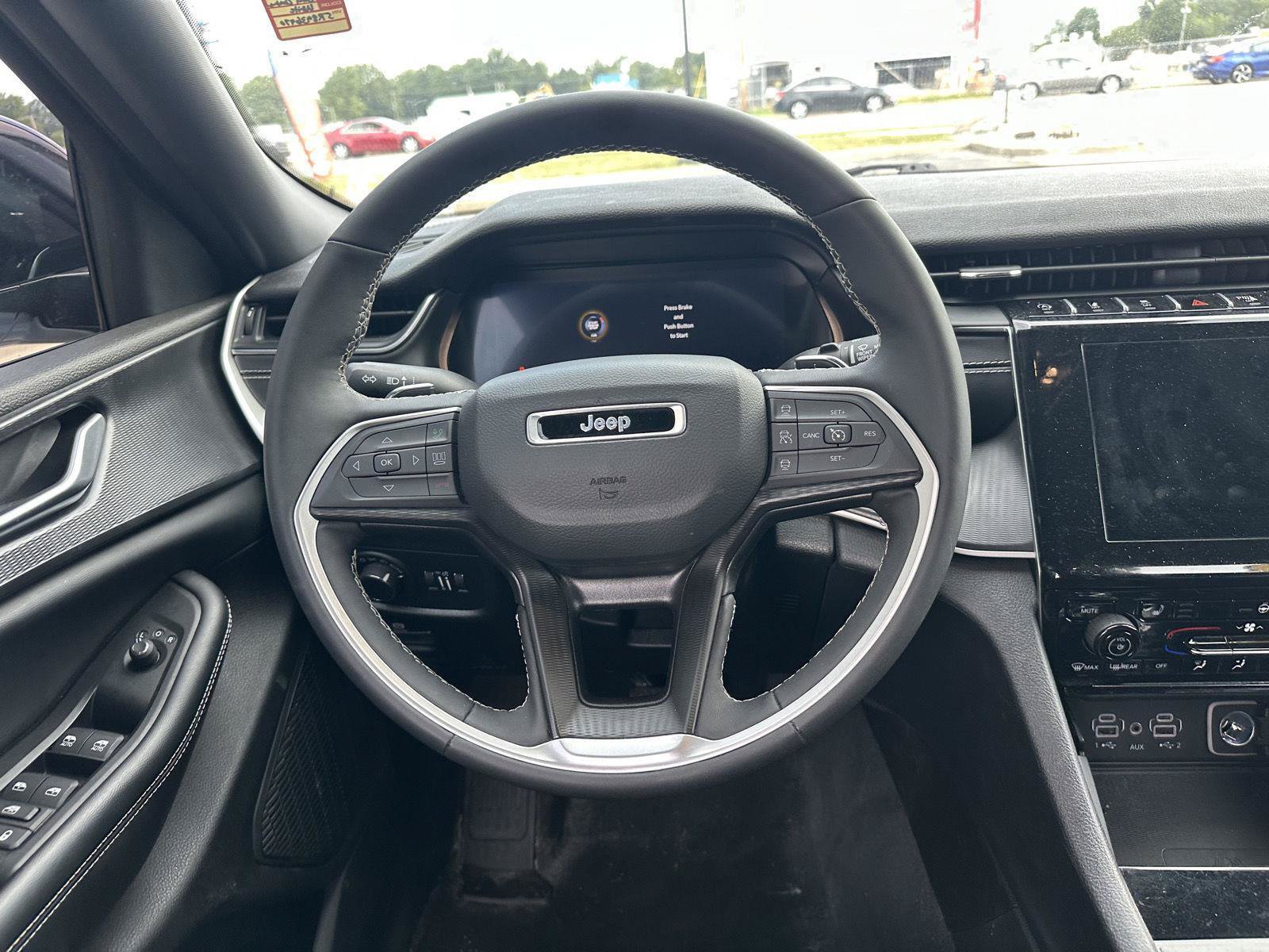 Used 2024 Jeep Grand Cherokee Altitude AWD/4WD image 23