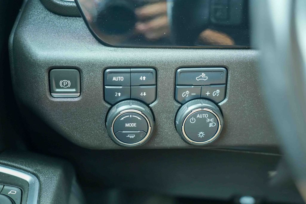 Used 2023 Chevrolet Silverado 1500 LT w/ Z71 Off-Road Package AWD/4WD image 27
