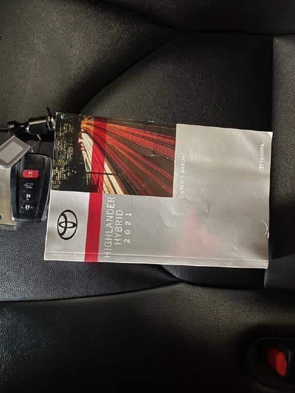 Used 2021 Toyota Highlander XLE image 8